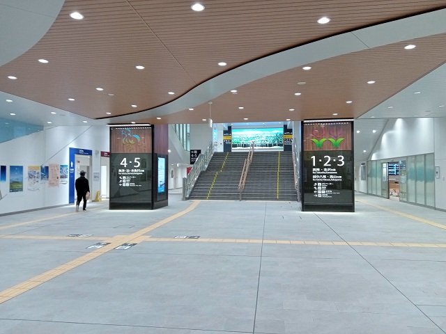 あいの風とやま鉄道の富山駅構内の様子の写真