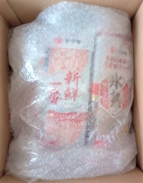 ヤマキ商品詰め合わせが梱包されたダンボールの画像